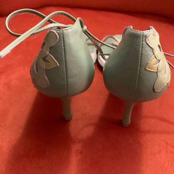 Banana Republic Cut Out Floral Detail Sandals - Picture 3 of 6